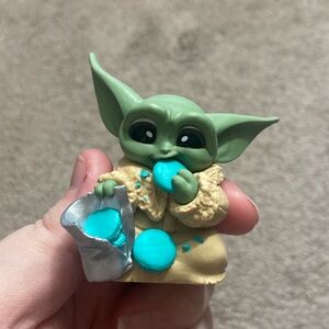Baby Yoda Bounty Figurine Series 4 #20